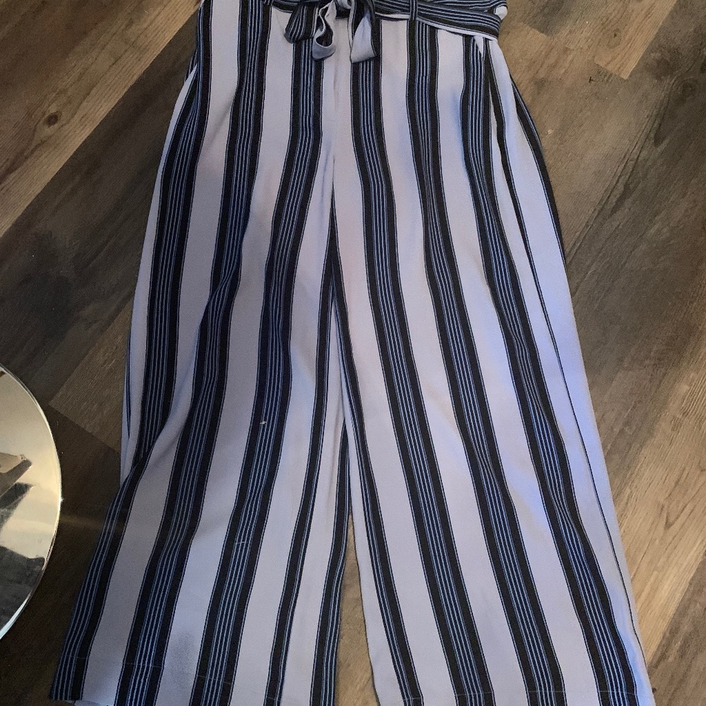Loft wide leg cropped belted tie waist pants. Never worn. Pockets not cut open .